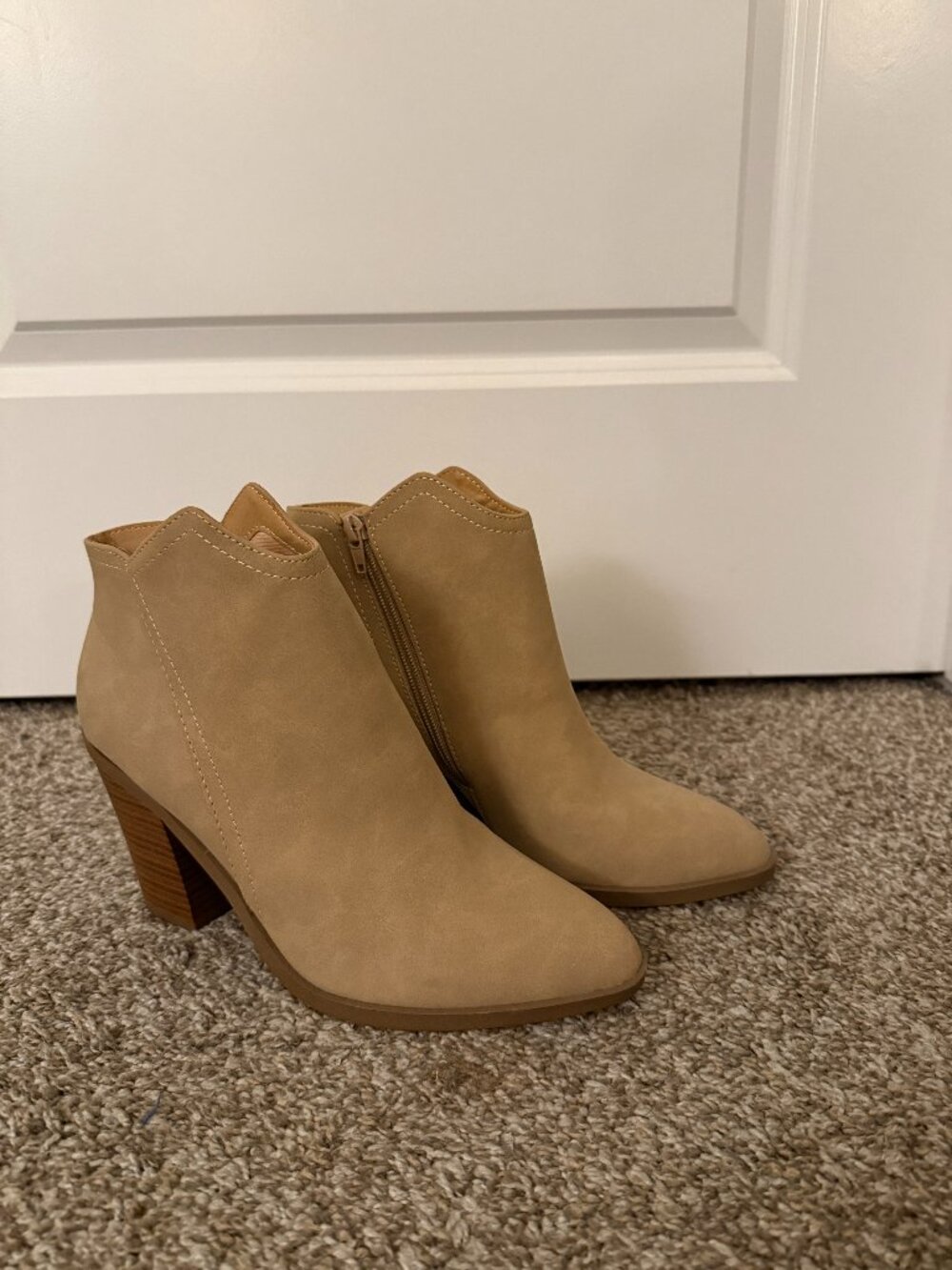 SODA Tan Taupe Pointed Toe Ankle Booties Block Heel NWOT Size 10